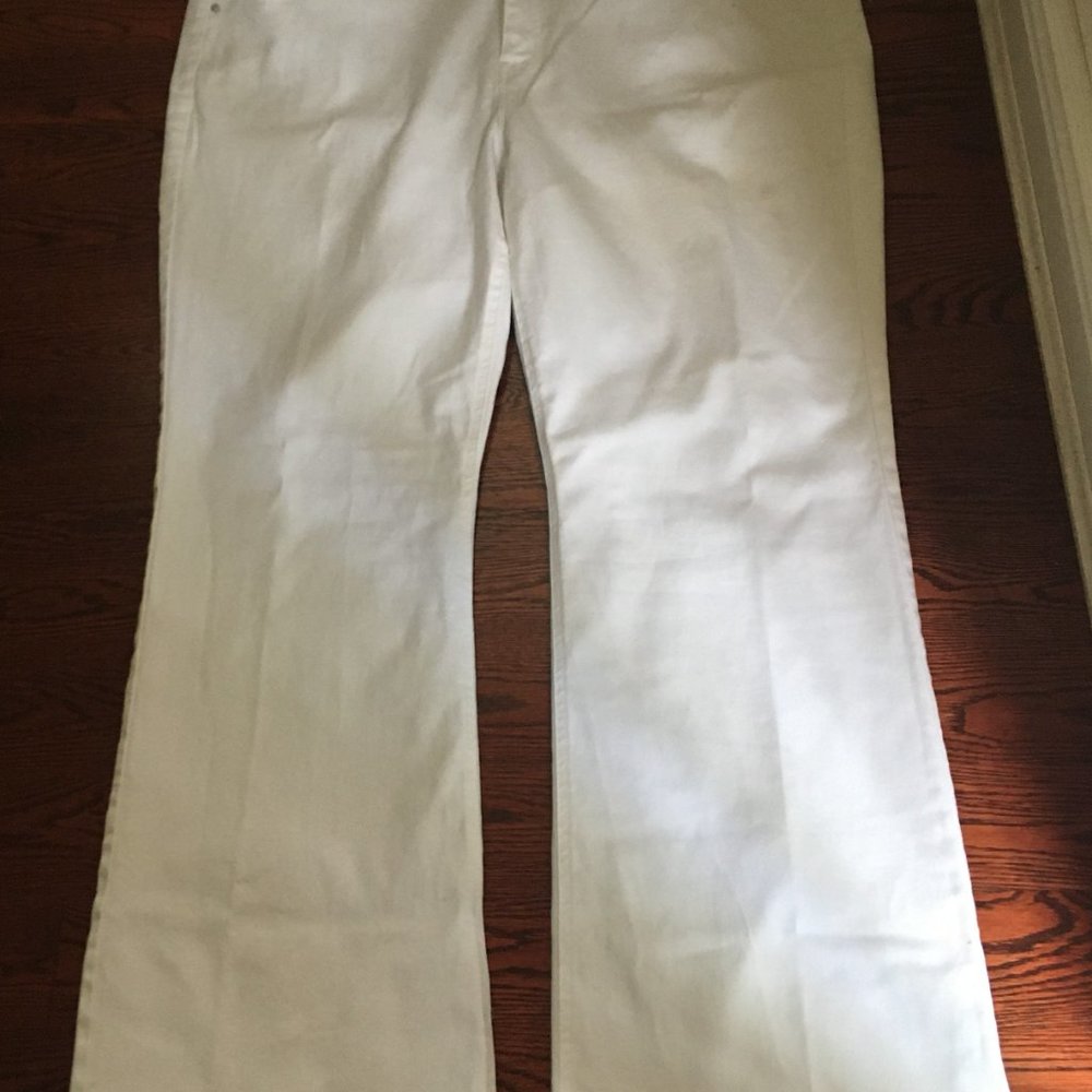 Woman's Bisou Bisou White Bootcut Jeans. Size 22W. New.